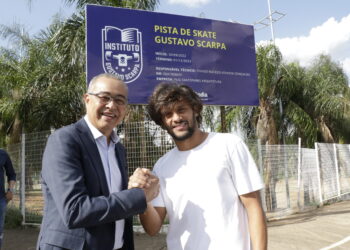 Gustavo Scarpa e prefeito de Hortolândia oficializam início das obras de pista de skate