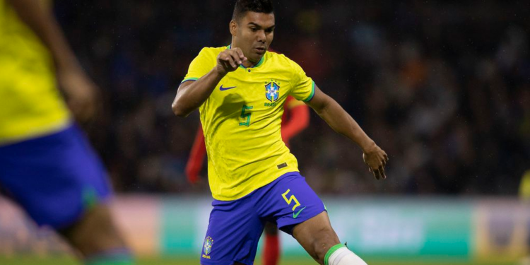 Casemiro mantém suspense sobre substituto de Neymar contra a Suíça