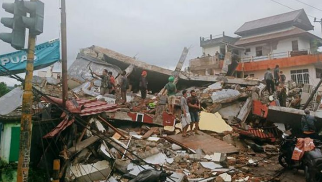 Após o terremoto inicial, a Agência de Meteorologia, Climatologia e Geofísica (BMKG) registrou 25 réplicas em apenas duas horas - Foto: Reprodução/Redes Sociais