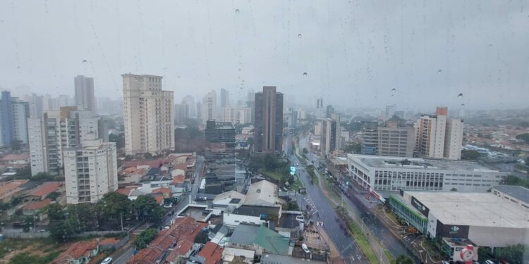 Segunda-feira chuvosa em Campinas Foto: Leandro Ferreira/Hora Campinas