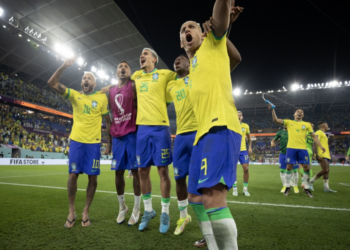 Jogadores do Brasil comemoram vitória no jogo contra a Coreia: nesta sexta partida decisiva contra a Croácia - Foto: Lucas Figueiredo/CBF