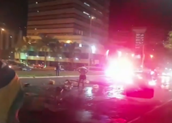 Na área central do Distrito Federal, manifestantes pró-Bolsonaro colocaram fogo em carros e ônibus - Foto: Reprodução TV