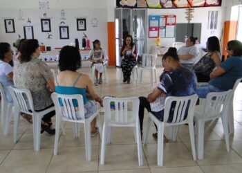 Moradores do Satélite Iris, em Campinas, participam da biblioterapia: atividade faz parte do projeto Ler para Imaginar - Fotos: Kátia Camargo/Hora Campinas