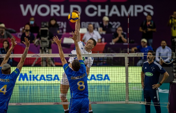 Mundial de Vôlei em Betim: Perugia vence por 3 sets a 0 e elimina o Vôlei  Renata