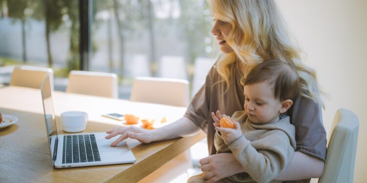Licença Maternidade causa dúvidas em mães trabalhadoras