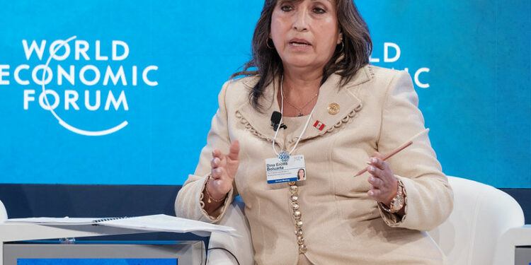 Dina Boluarte se torna a primeira mulher a governar o Peru. Foto: Flickr