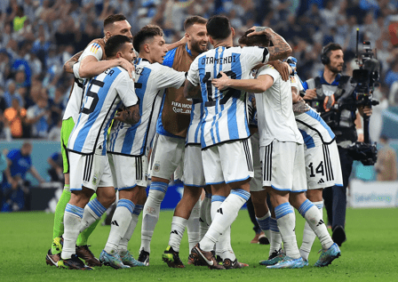 Messi leva a Argentina à decisão da Copa do Mundo