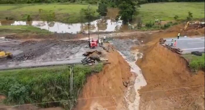 As chuvas provocaram estragos em rodovias da Bahia. Foto: Reprodução