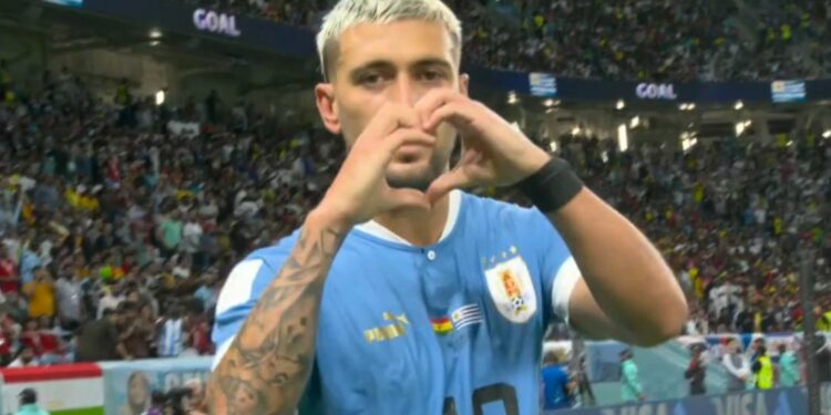 Uruguai se despede da Copa com vitória por 2 a 0 sobre Gana