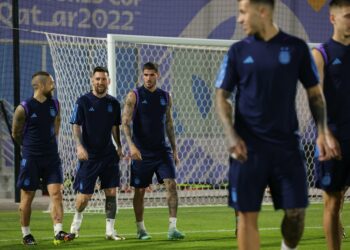 Argentina e Holanda defendem favoritismo na abertura das oitavas de final do Mundial