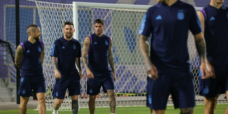 Argentina e Holanda defendem favoritismo na abertura das oitavas de final do Mundial