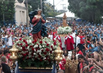 A tradicional Festa da Desatadora dos Nós reúne milhares de fiéis. Foto: Divulgação