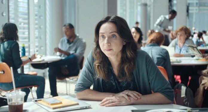 Zoe Kazan no papel da jornalista do New York Times, Jodi, brilha no filme “Ela Disse” Foto: Divulgação