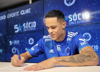 Ex-pontepretano Wallisson assina contrato com o Cruzeiro. Foto: Marco Ferraz/Cruzeiro
