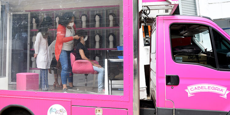 O camarim rosa da Cabelegria estacionou ao lado da Unacon do Mário Gatti. Foto: Carlos Bassan/PMC