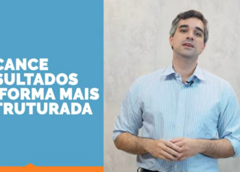 Murilo Marques dos Santos, um dos fundadores da FM2S, explica a didática do curso. Foto: Reprodução/YouTube