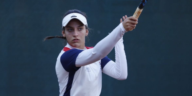 Manuela Gonçalez Ganciar ficou com o título do Paulista de Tênis na categoria 18 anos - Foto: Divulgação