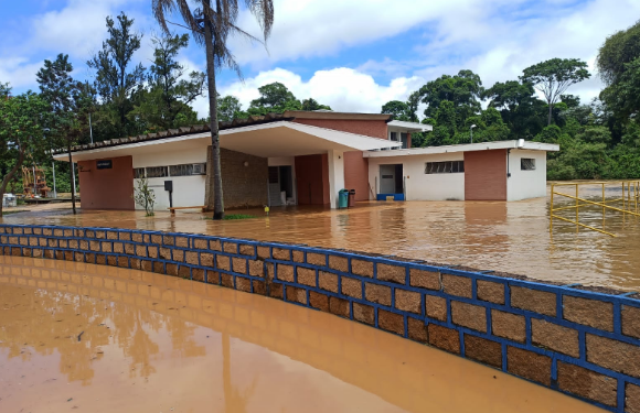 Estação de Captação de Água do Rio Atibaia fica alagada