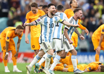 Nos pênaltis, a Argentina garantiu sua vaga na semifinal da Copa - Foto: Reprodução Twitter Fifa