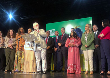 Lula acompanhado dos ministros durante anúncio dos nomes em Brasília - Foto: José Cruz/Agência Brasil