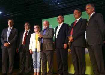 O presidente eleito, Luiz Inácio Lula da Silva, anuncia ministros durante coletiva no CCBB Brasília Foto: Marcelo Camargo/Agência Brasil