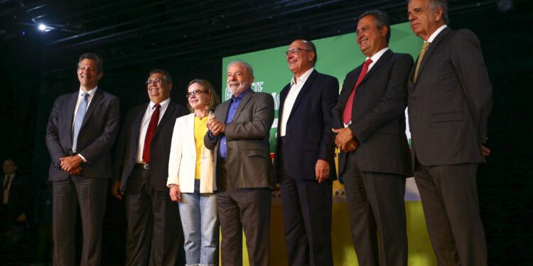 O presidente eleito, Luiz Inácio Lula da Silva, anuncia ministros durante coletiva no CCBB Brasília Foto: Marcelo Camargo/Agência Brasil
