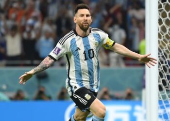 O destaque da equipe  argentina é o craque Lionel Messi, artilheiro dos hermanos na Copa com três gols. - Foto: Reprodução