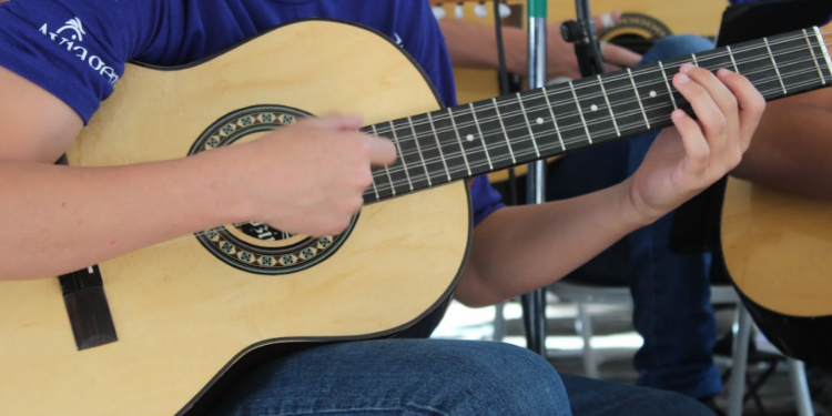 Coral do projeto Oficinas de Música Caipira se apresenta em Joaquim Egídio