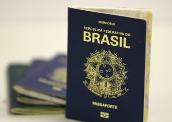 Passaporte brasileiro: A PF aguarda a sanção presidencial de um projeto de lei para remanejamento de verba. Foto: Agência Brasil