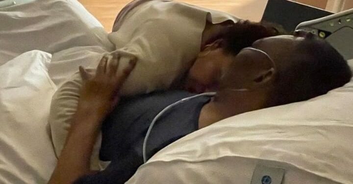 Filha de Pelé junto do pai: "Mais uma noite juntos" Foto: Reprodução