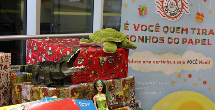 Campanha Papai Noel dos Correios ocorre desde 1989 e faz a alegria das crianças das cartas atendidas - Foto: Rovena Rosa/Agência Brasil