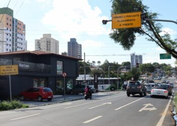 Sinalização semafórica/Amarelo Piscante foi instalada em cinco pontos Foto: Divulgação