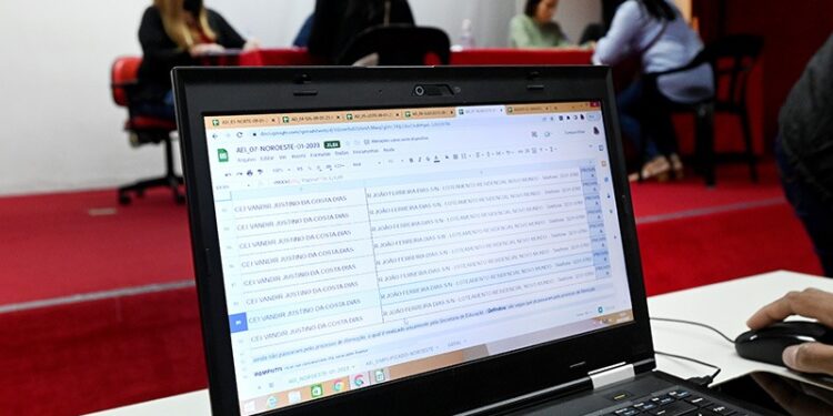 Prefeitura chama mais 91 aprovados em concursos da Educação
