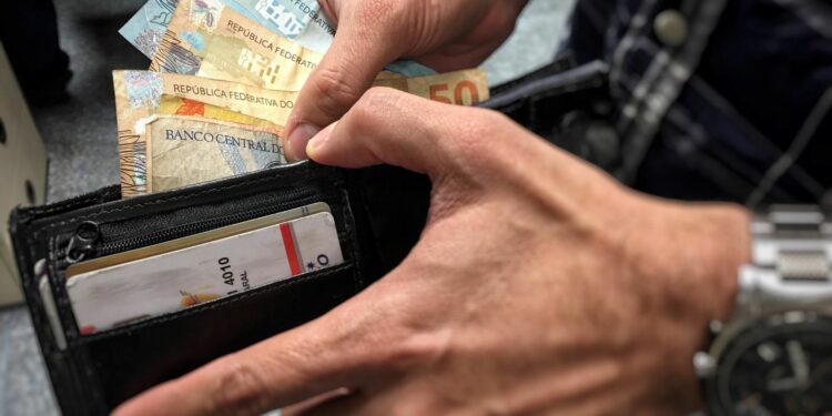 Novo salário mínimo pode chegar no Dia do Trabalho