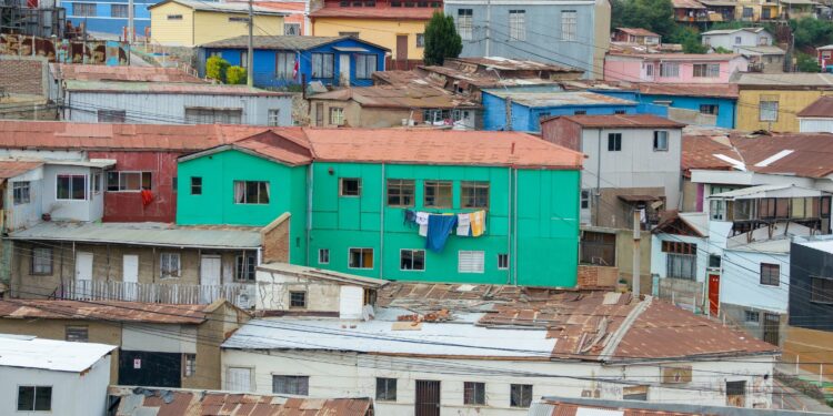 O Direito Real de Laje, ou Lei do Puxadinho, visa regulamentar construções