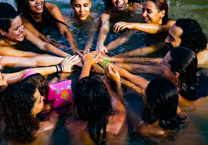 Um Carnaval naturista cercado por muita natureza e alegria