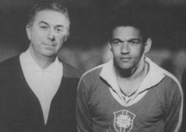 40 anos sem Garrincha, o gênio das pernas tortas: relembre passagem histórica pelo Brinco de Ouro