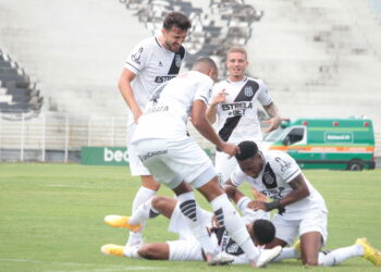 Comemoração do gol da Macaca em cima do XV de Piracicaba, no Barão de Serra Negra. Foto: Diego Almeida/Ponte Press