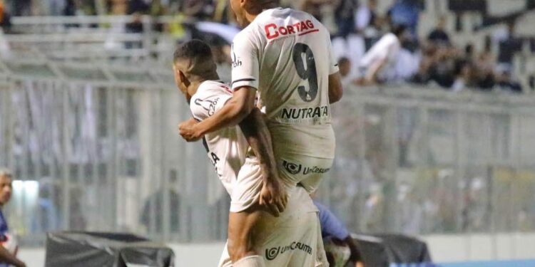 Jeferson comemora o gol em cima do São Caetano: Macaca segue invicta: Fotos: Karen Fontes/PontePress