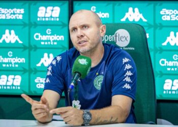 O técnico Mozart pede mais apoio da torcida à equipe do Guarani. Fotos: Thomaz Marostegan/Guarani FC