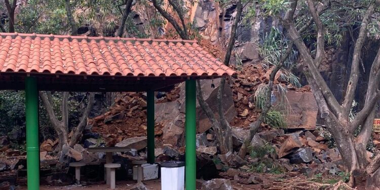 Pedras que desabaram na Pedreira do Chapadão: local foi o primeiro a fechar. Foto: Reprodução/redes sociais