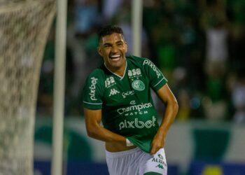 Meia Isaque comemora gol pelo Guarani no Campeonato Brasileiro da Série B de 2022. Foto: Thomaz Marostegan/Guarani FC