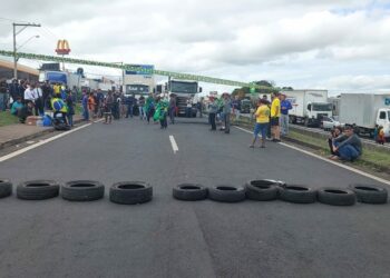Após as eleições, aconteceram bloqueios em várias estradas do país Foto: Arquivo/Hora Campinas