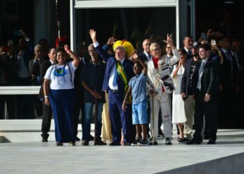 Subiu a rampa junto com Lula e o vice-presidente Geraldo Alckmin um grupo de pessoas que representa a diversidade brasileira, em todas as suas nuances Foto: Marcelo Camargo/Agência Brasil