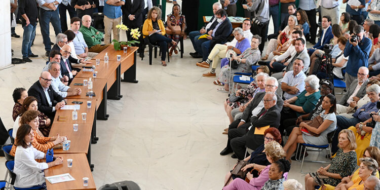 Cerimônia que marcou o lançamento do livro e a abertura da exposição sobre Chico Amaral. Foto: Carlos Bassan/PMC