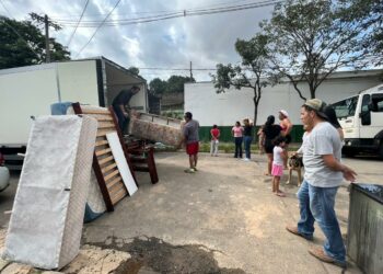 Prefeitura entrega donativos à comunidade do Beco Mokarzel