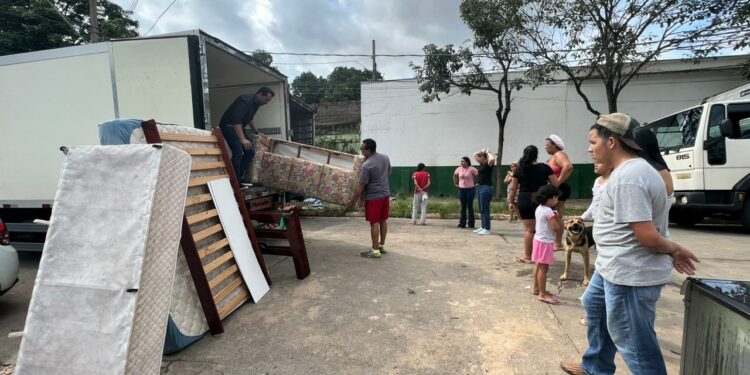 Prefeitura entrega donativos à comunidade do Beco Mokarzel