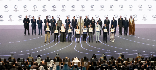Entrega da premiação ocorreu nesta segunda-feira (16), em Abu Dhabi: reconhecimento em saúde. Fotos: Divulgação