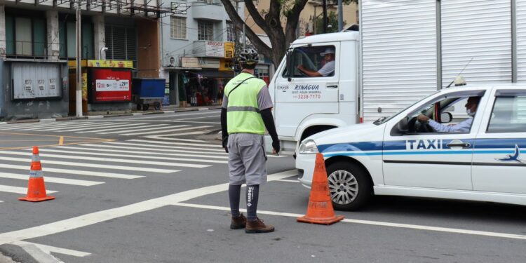 Agentes da Mobilidade Urbana orientam motoristas Foto: Divulgação
