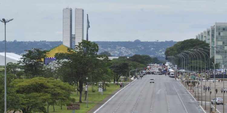 Trecho da Esplanada dos Ministérios, em Brasília, antes da posse presidencial de Luiz Inácio Lula da Silva para o seu terceiro mandato Foto: Marcello Casal Jr/Agência Brasil